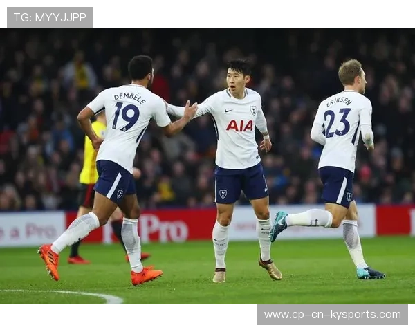 孙兴慜接应直塞后顺势抽射，热刺重新掌控前场