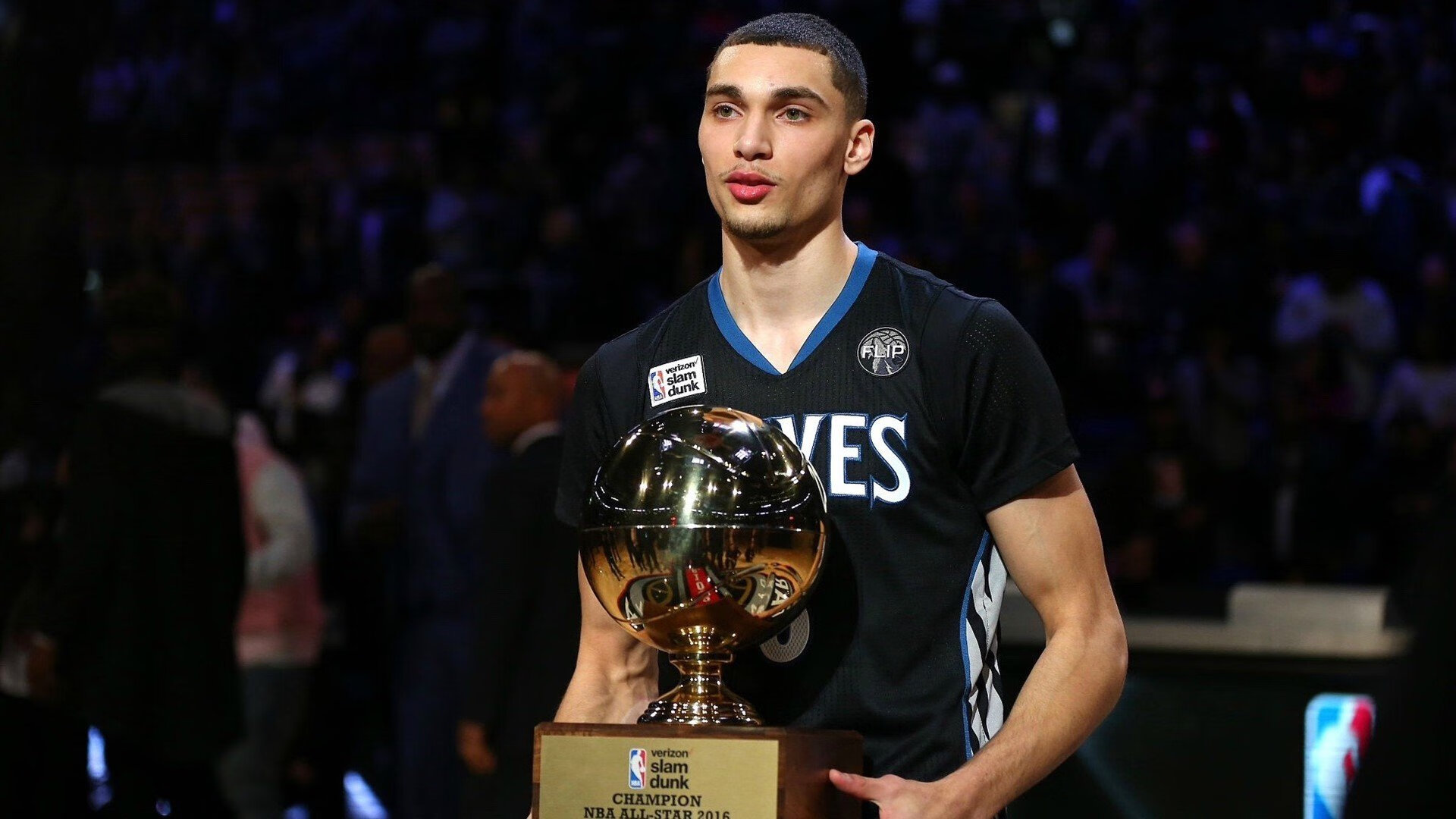 马刺社交媒体回顾经典比赛片段引发粉丝共鸣，马刺视频